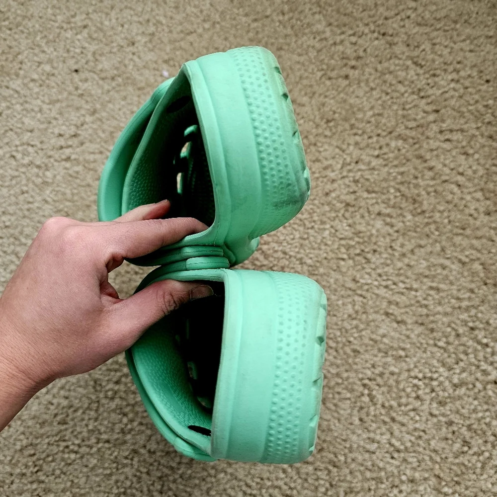 Crocs classic clogs mint green golf jibbitz youth size 5 womens size 7